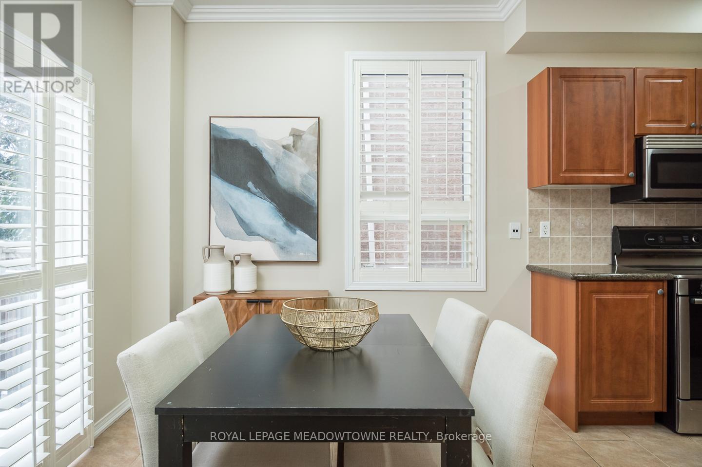 












1043 DONNELLY STREET

,
Milton,




Ontario
L9T0A2

