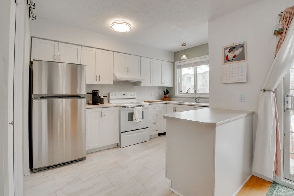 









209


Rue Madaire

,
Gatineau (Aylmer),




QC
J9H1R1

