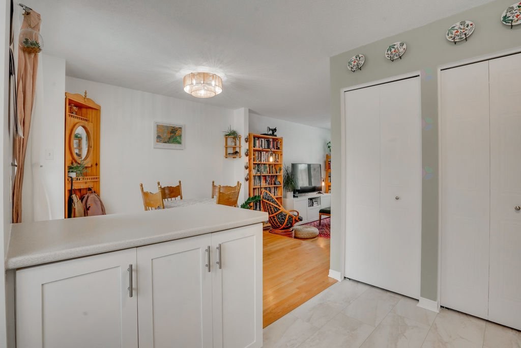 









209


Rue Madaire

,
Gatineau (Aylmer),




QC
J9H1R1

