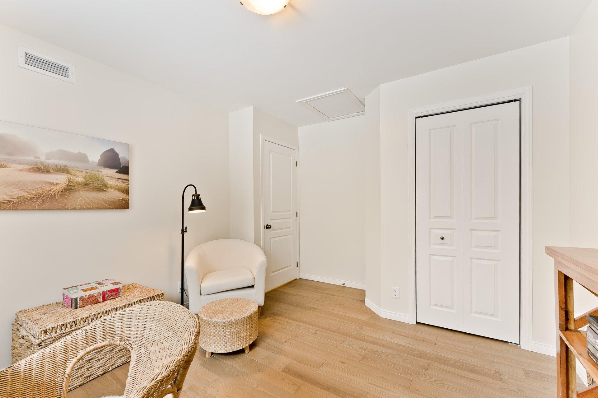 









16


Rue de la Crête

,
Orford,




QC
J1X0C5

