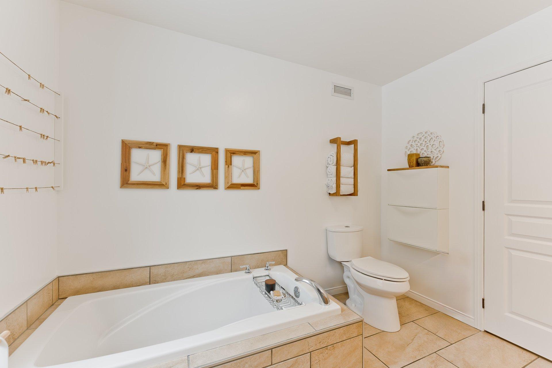 









16


Rue de la Crête

,
Orford,




QC
J1X0C5

