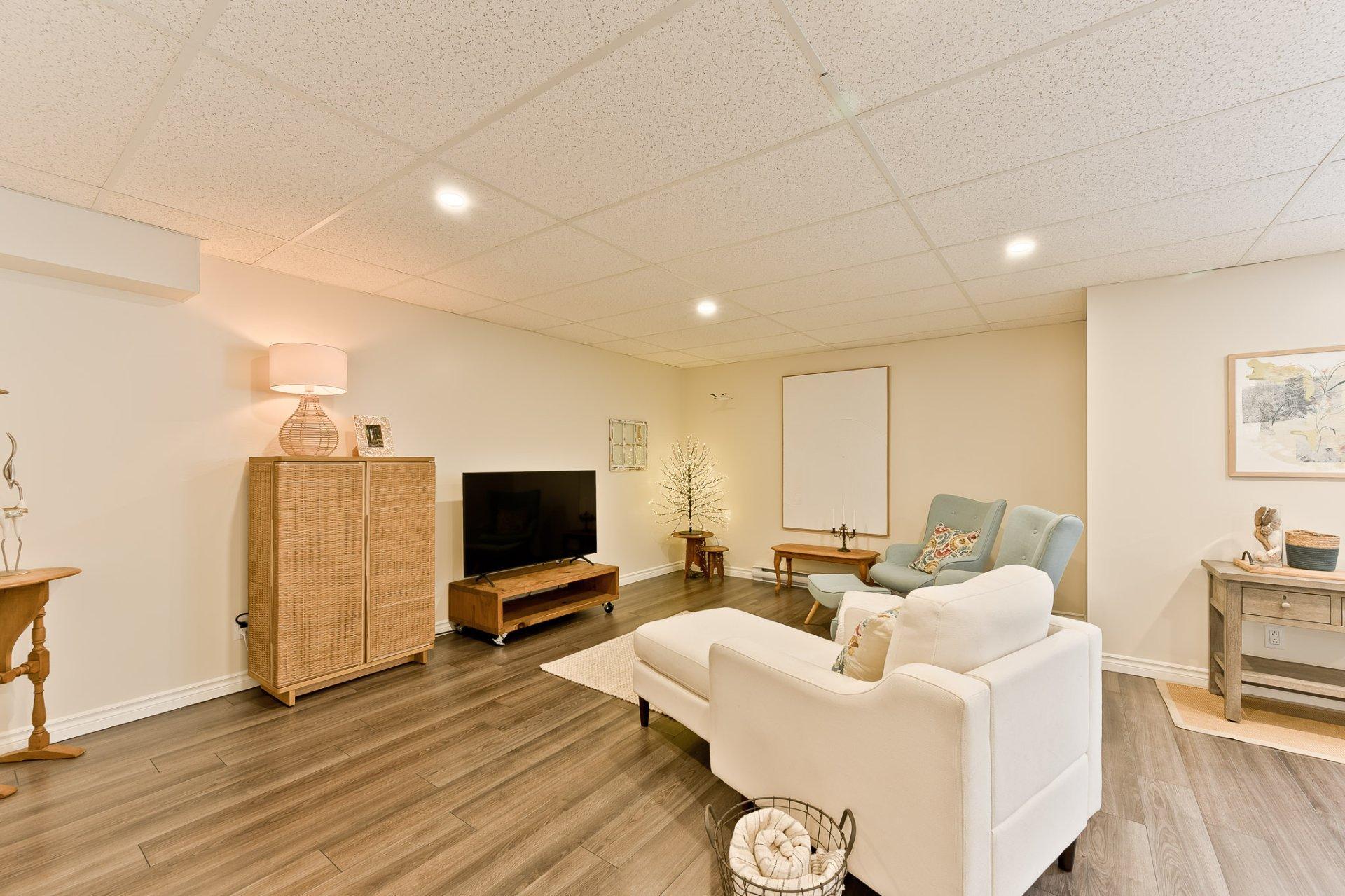 









16


Rue de la Crête

,
Orford,




QC
J1X0C5

