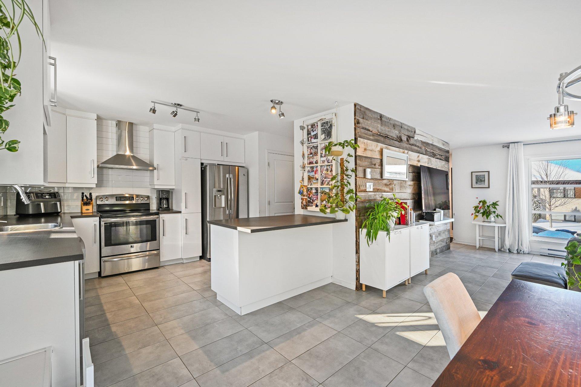 









190


Rue Joseph-Doyon

,
Saint-Jean-sur-Richelieu,




QC
J3B0K2

