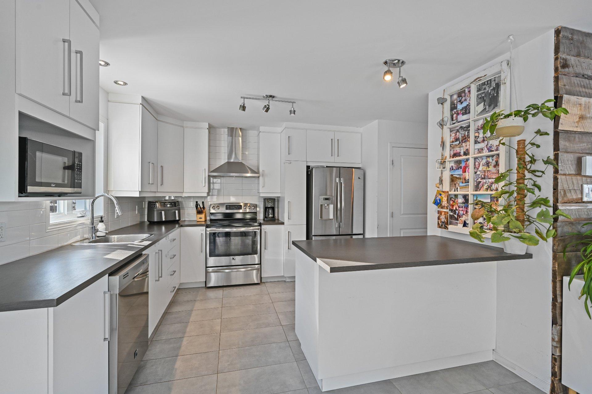 









190


Rue Joseph-Doyon

,
Saint-Jean-sur-Richelieu,




QC
J3B0K2

