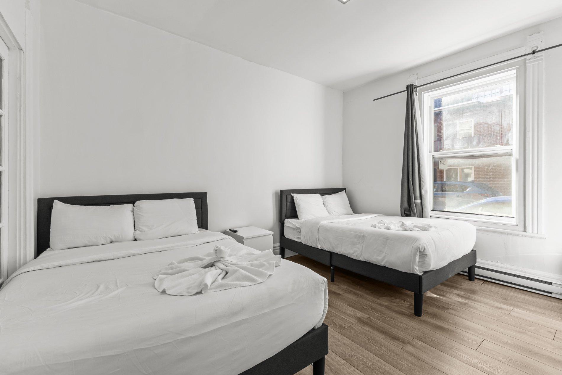 









261

 - 271


Av. Greene

,
Montréal (Le Sud-Ouest),




QC
H4C2H9

