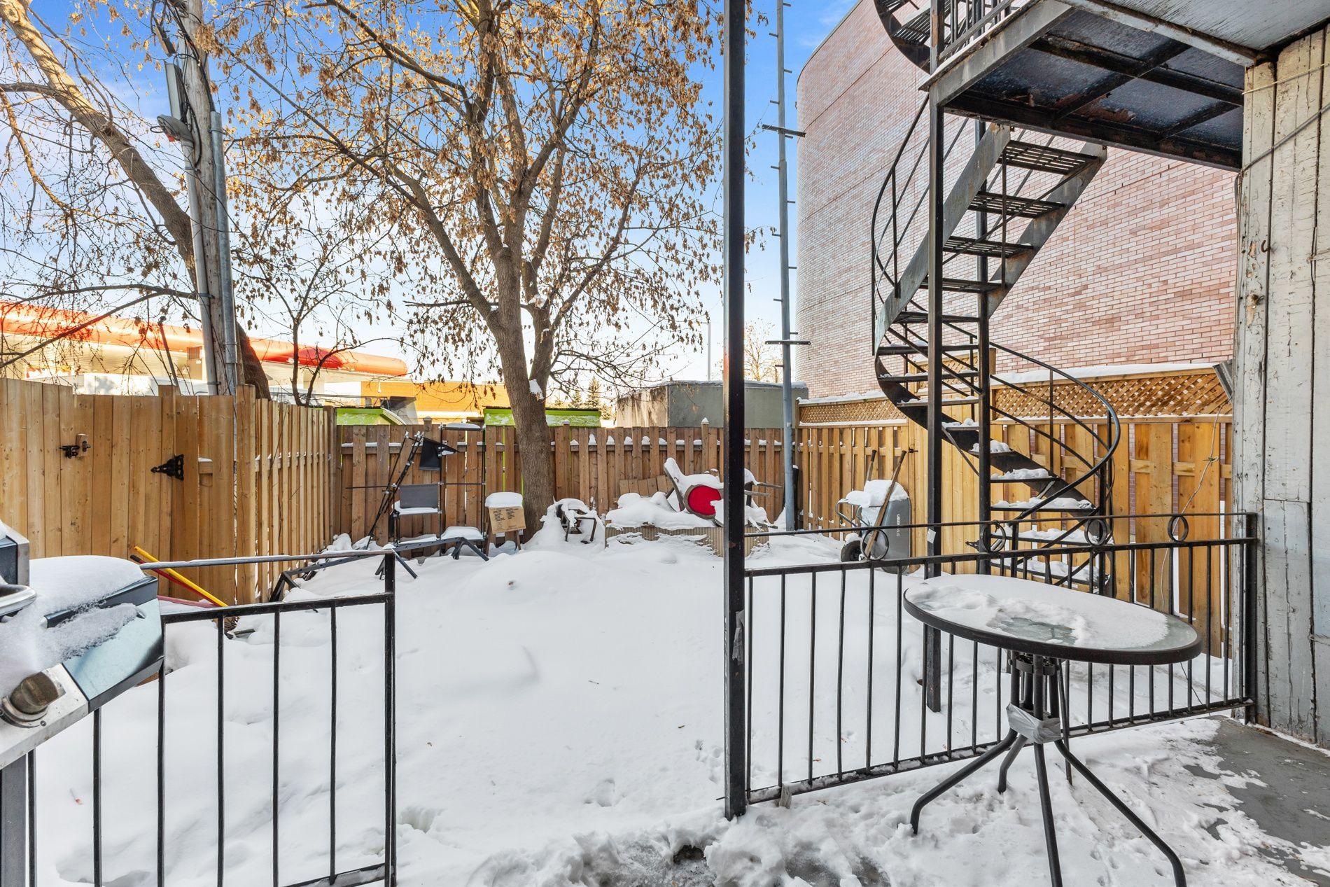 









261

 - 271


Av. Greene

,
Montréal (Le Sud-Ouest),




QC
H4C2H9

