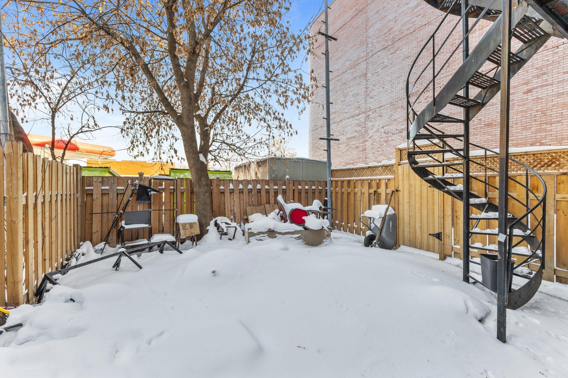 









261

 - 271


Av. Greene

,
Montréal (Le Sud-Ouest),




QC
H4C2H9

