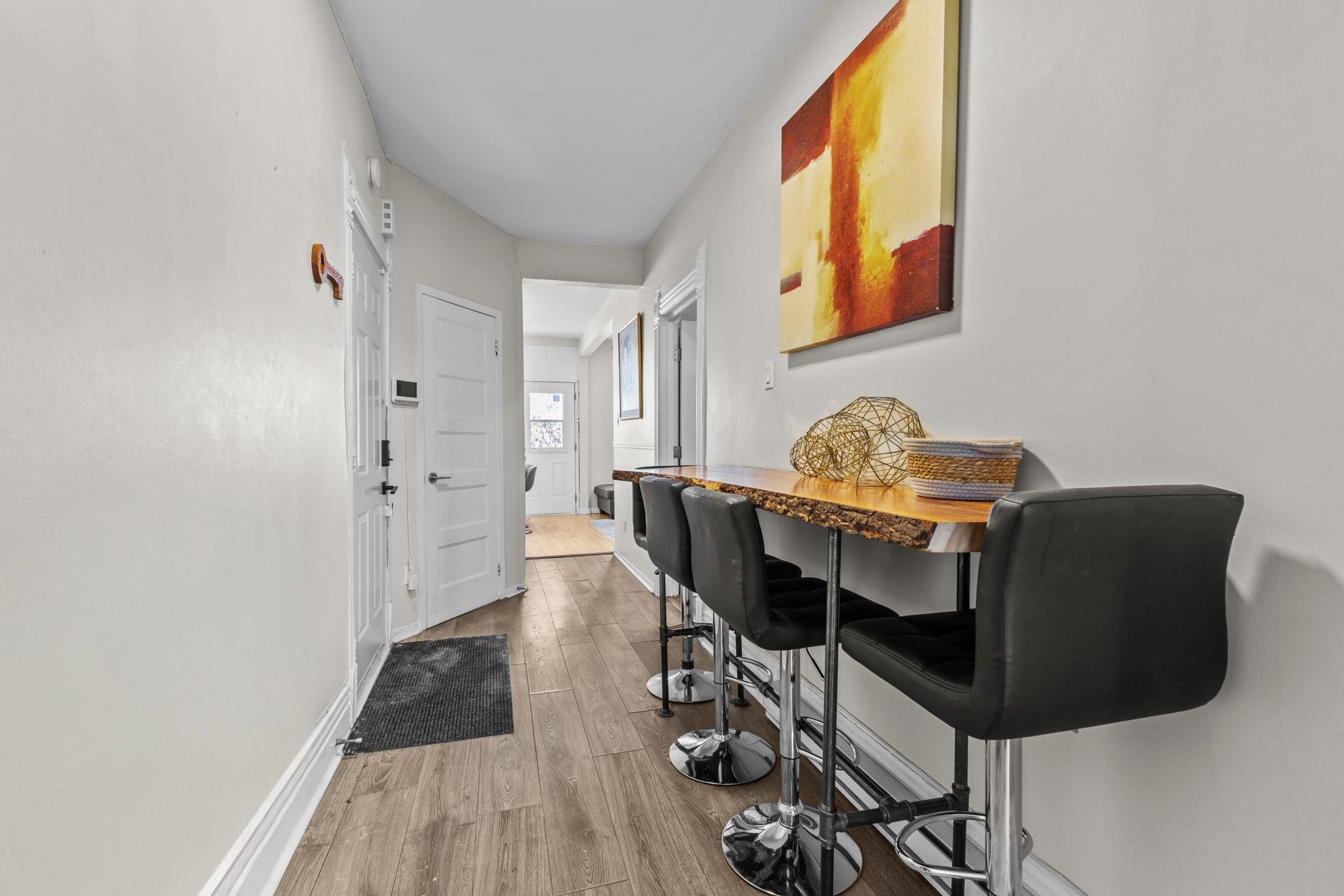 









261

 - 271


Av. Greene

,
Montréal (Le Sud-Ouest),




QC
H4C2H9

