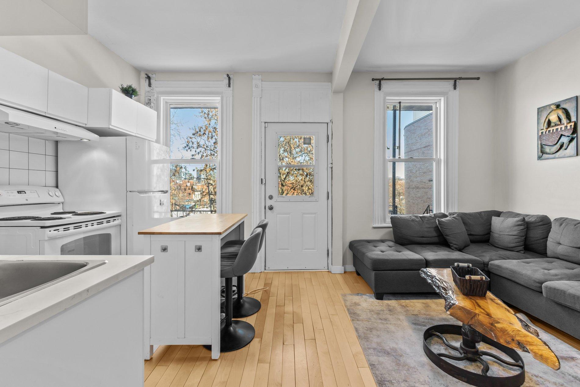 









261

 - 271


Av. Greene

,
Montréal (Le Sud-Ouest),




QC
H4C2H9

