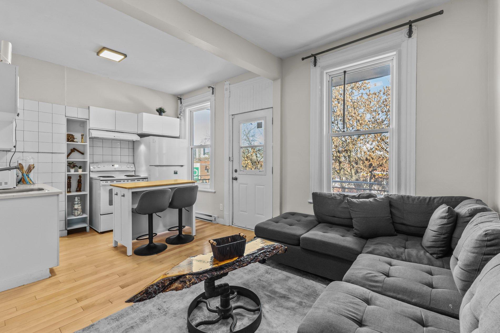 









261

 - 271


Av. Greene

,
Montréal (Le Sud-Ouest),




QC
H4C2H9

