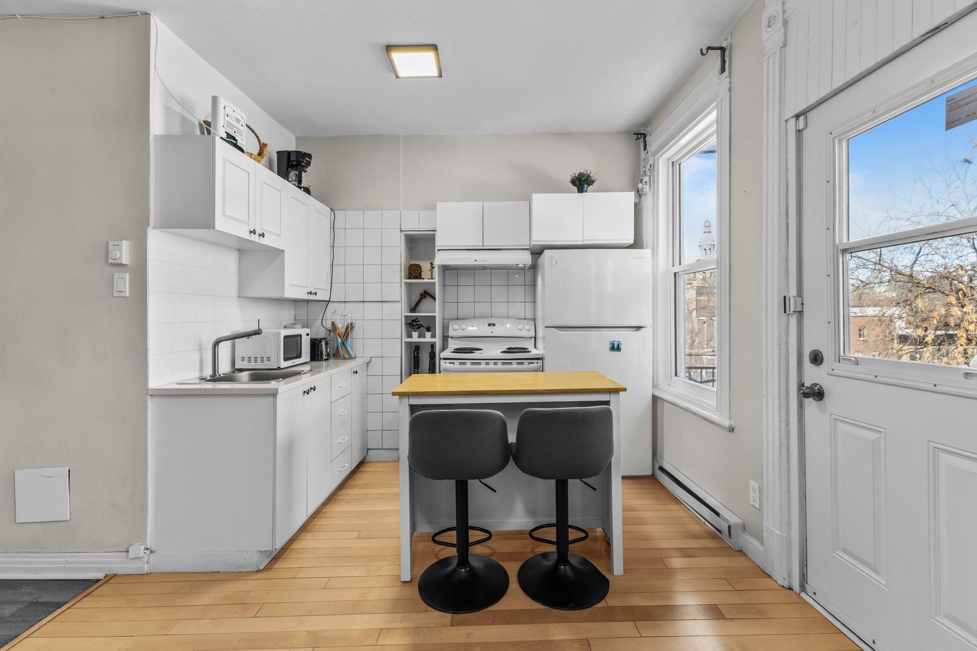 









261

 - 271


Av. Greene

,
Montréal (Le Sud-Ouest),




QC
H4C2H9

