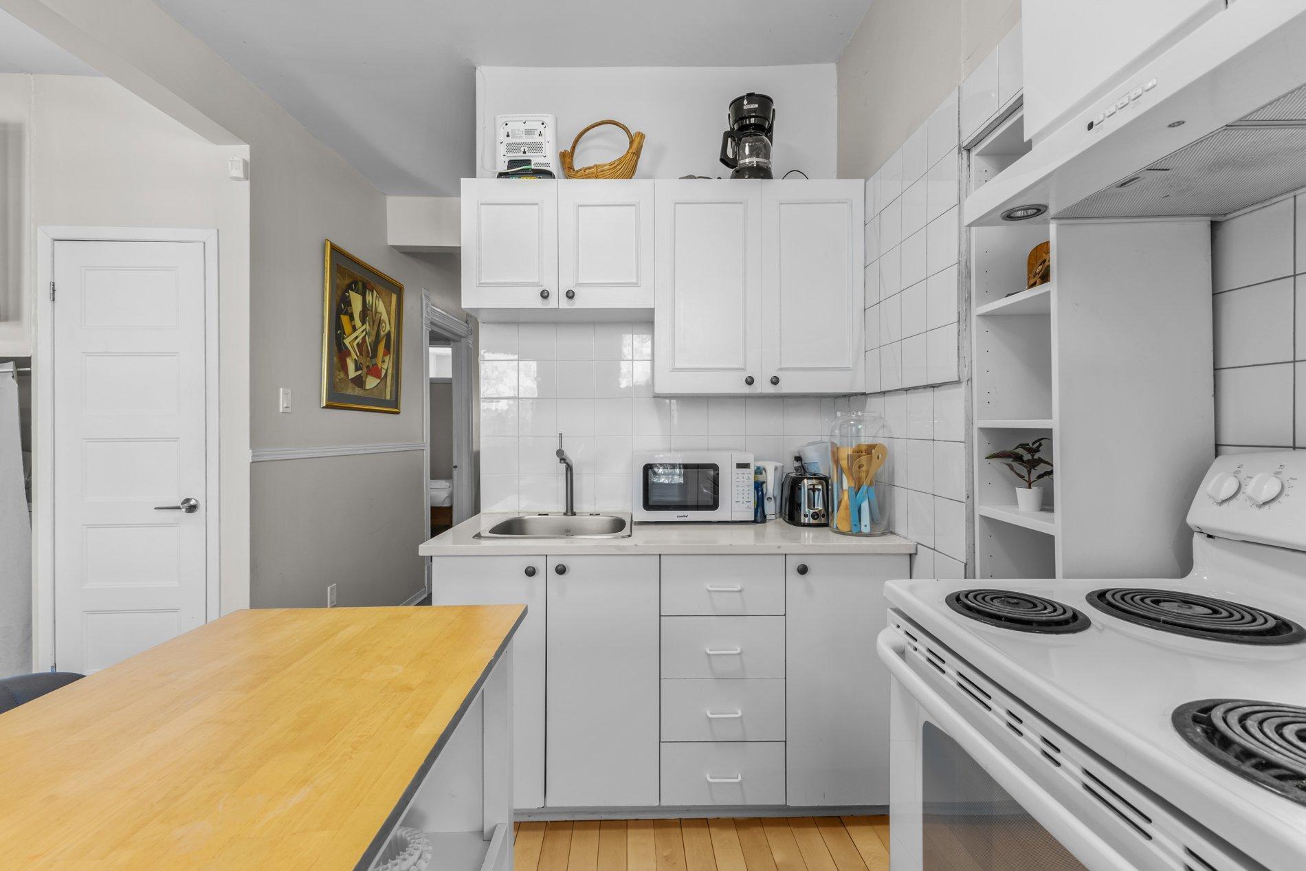 









261

 - 271


Av. Greene

,
Montréal (Le Sud-Ouest),




QC
H4C2H9

