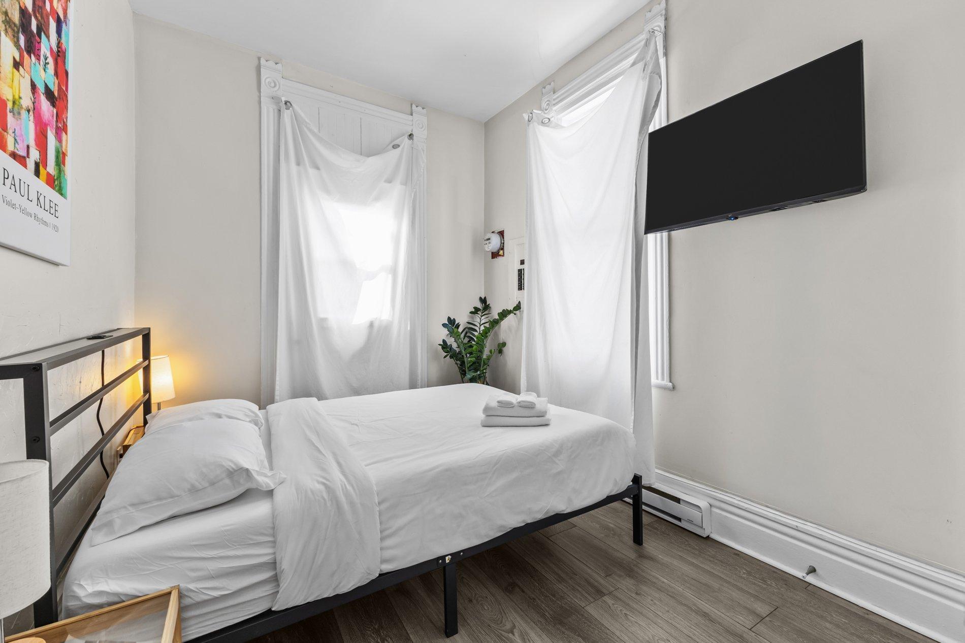 









261

 - 271


Av. Greene

,
Montréal (Le Sud-Ouest),




QC
H4C2H9

