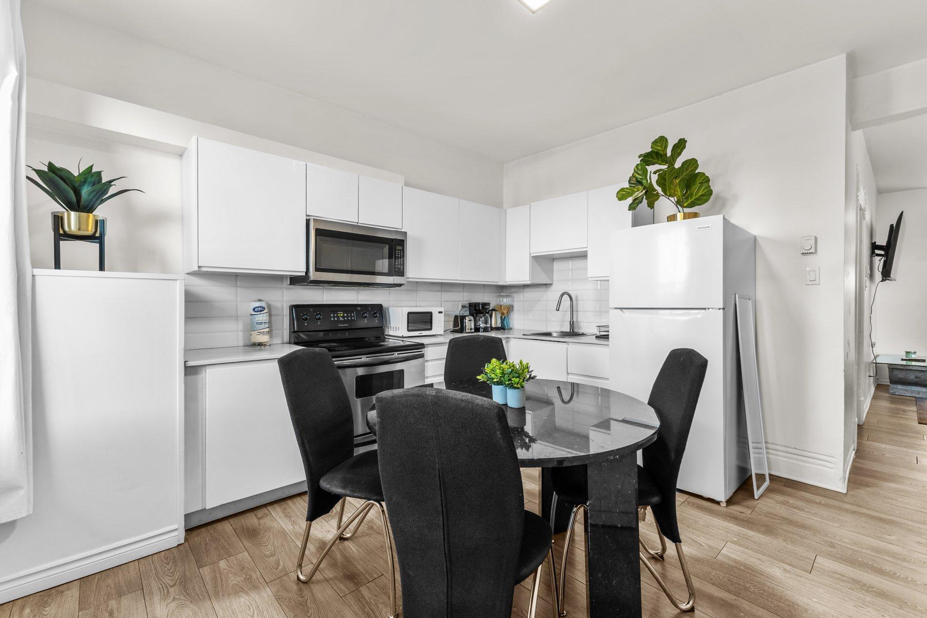 









261

 - 271


Av. Greene

,
Montréal (Le Sud-Ouest),




QC
H4C2H9


