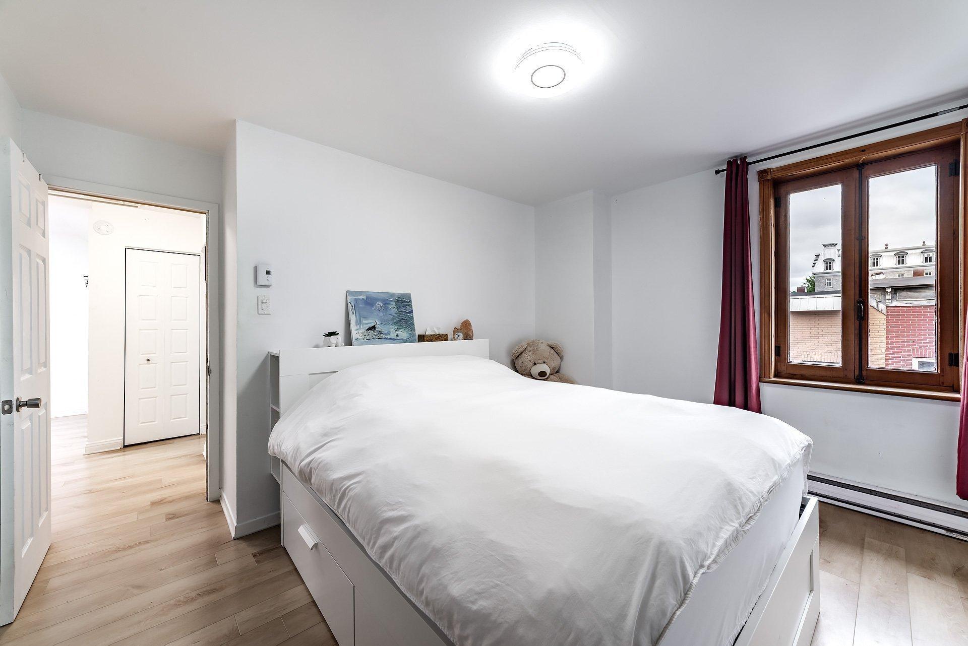 









47


Av. des Pins O.

, 303,
Montréal (Le Plateau-Mont-Royal),




QC
H2W1R7

