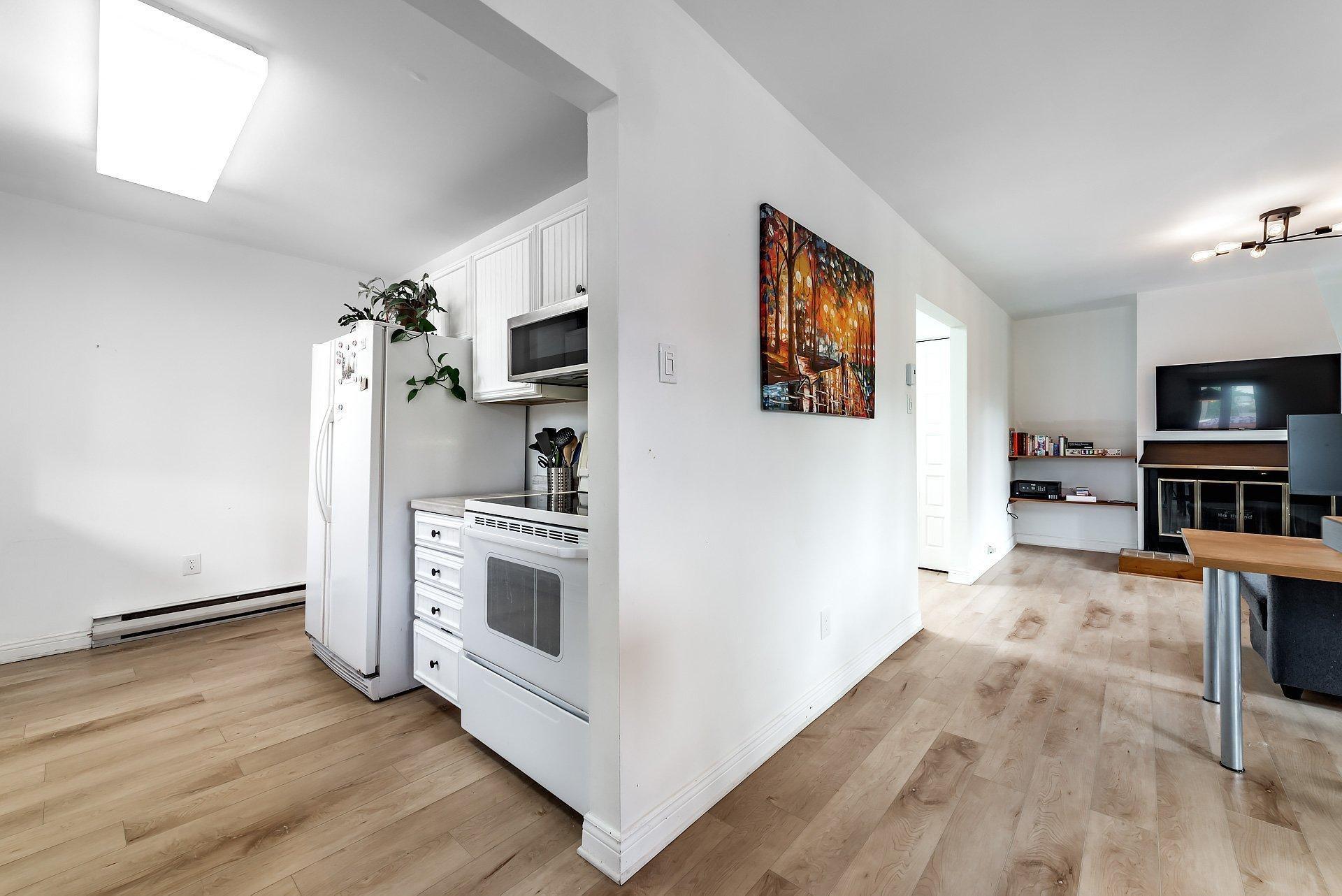 









47


Av. des Pins O.

, 303,
Montréal (Le Plateau-Mont-Royal),




QC
H2W1R7

