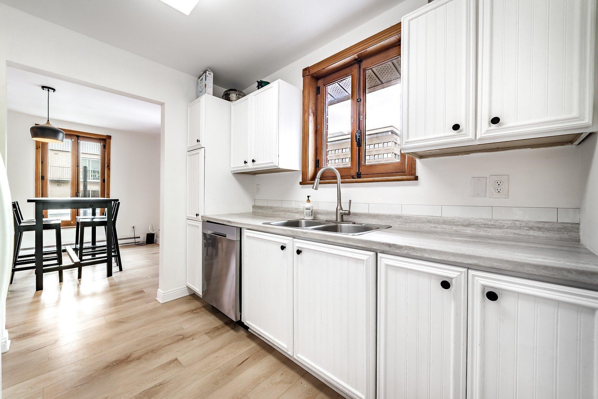 









47


Av. des Pins O.

, 303,
Montréal (Le Plateau-Mont-Royal),




QC
H2W1R7

