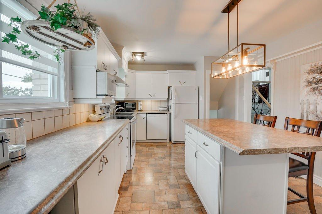 









26


Rue de l'Abbé-Desautels

,
Gatineau (Gatineau),




QC
J8T3E6

