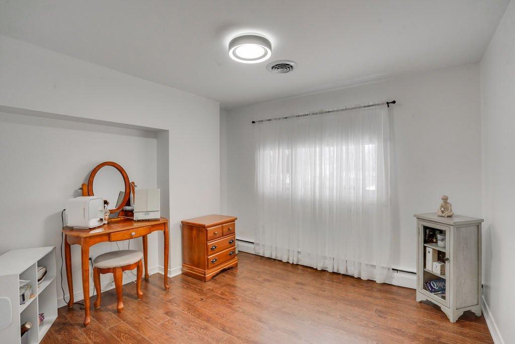 









26


Rue de l'Abbé-Desautels

,
Gatineau (Gatineau),




QC
J8T3E6

