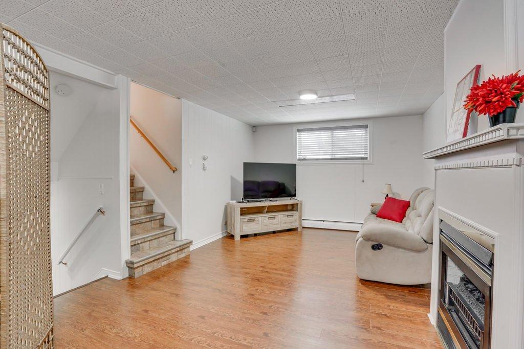 









26


Rue de l'Abbé-Desautels

,
Gatineau (Gatineau),




QC
J8T3E6

