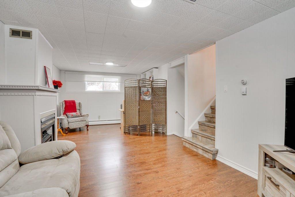 









26


Rue de l'Abbé-Desautels

,
Gatineau (Gatineau),




QC
J8T3E6

