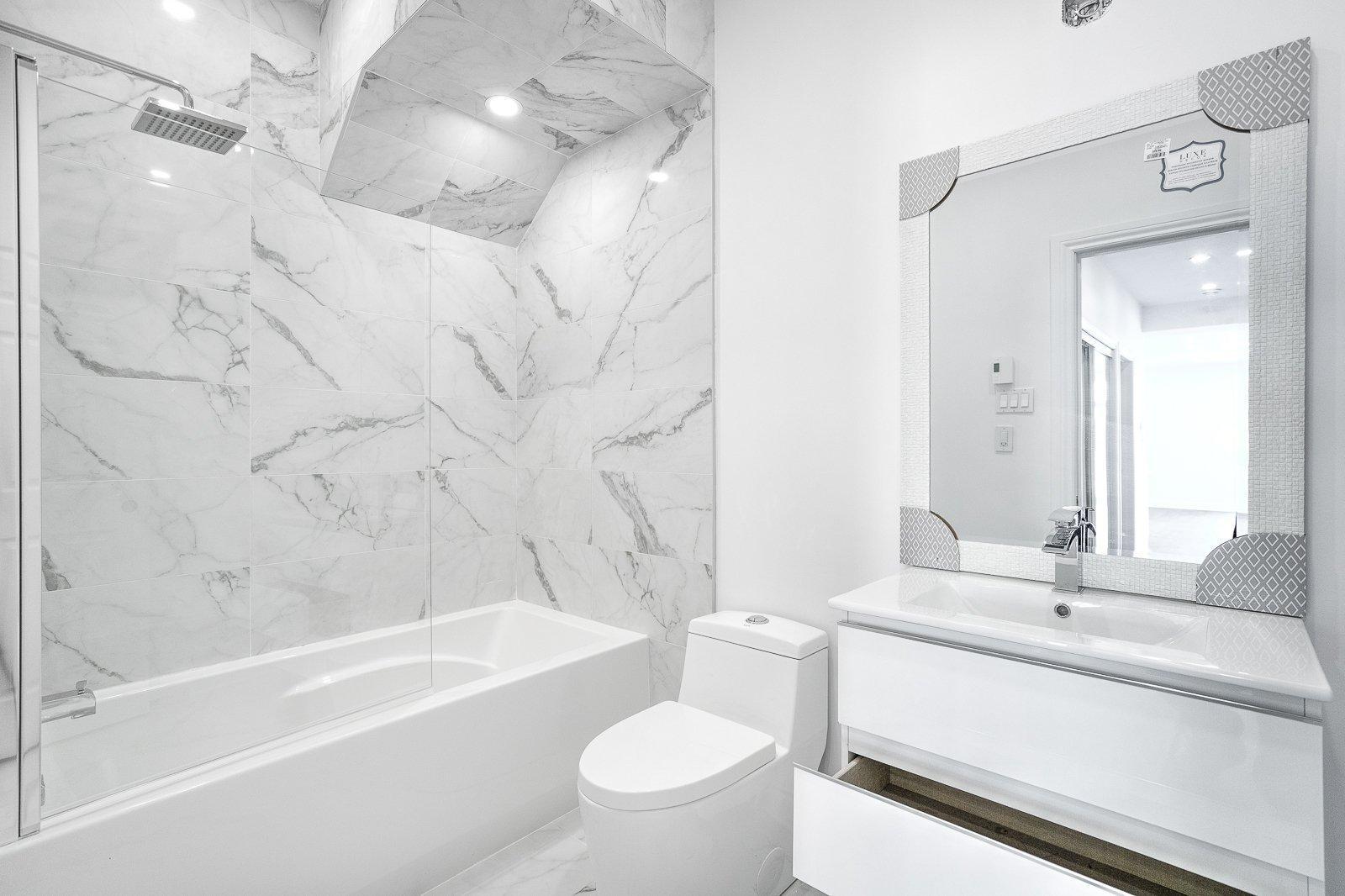 









20


Rue Larocque O.

, 11,
Sainte-Agathe-des-Monts,




QC
J8C1A2

