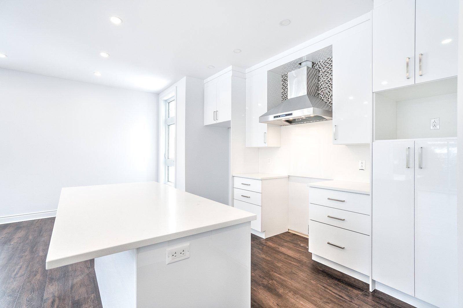 









20


Rue Larocque O.

, 11,
Sainte-Agathe-des-Monts,




QC
J8C1A2

