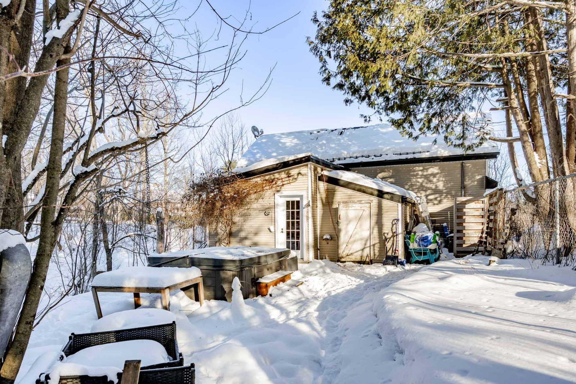 









54


Rue Downs

,
Sherbrooke (Lennoxville),




QC
J1M1Z1

