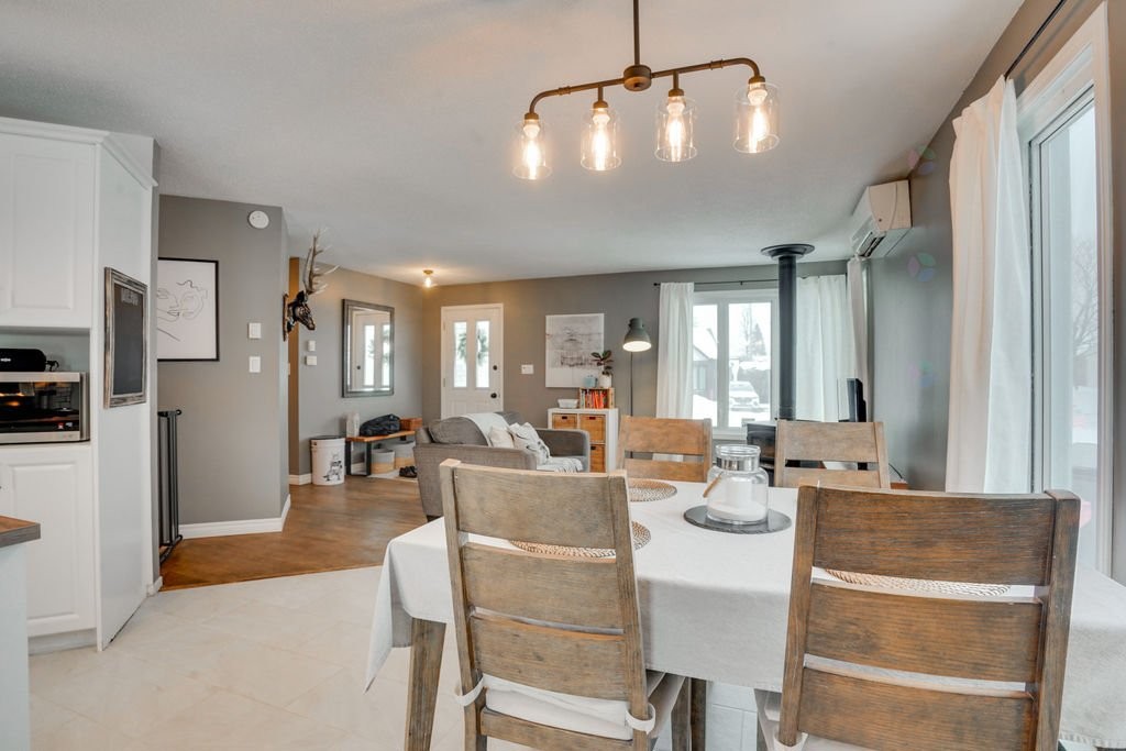 









850


Rue Madore

,
Gatineau (Gatineau),




QC
J8R1H7

