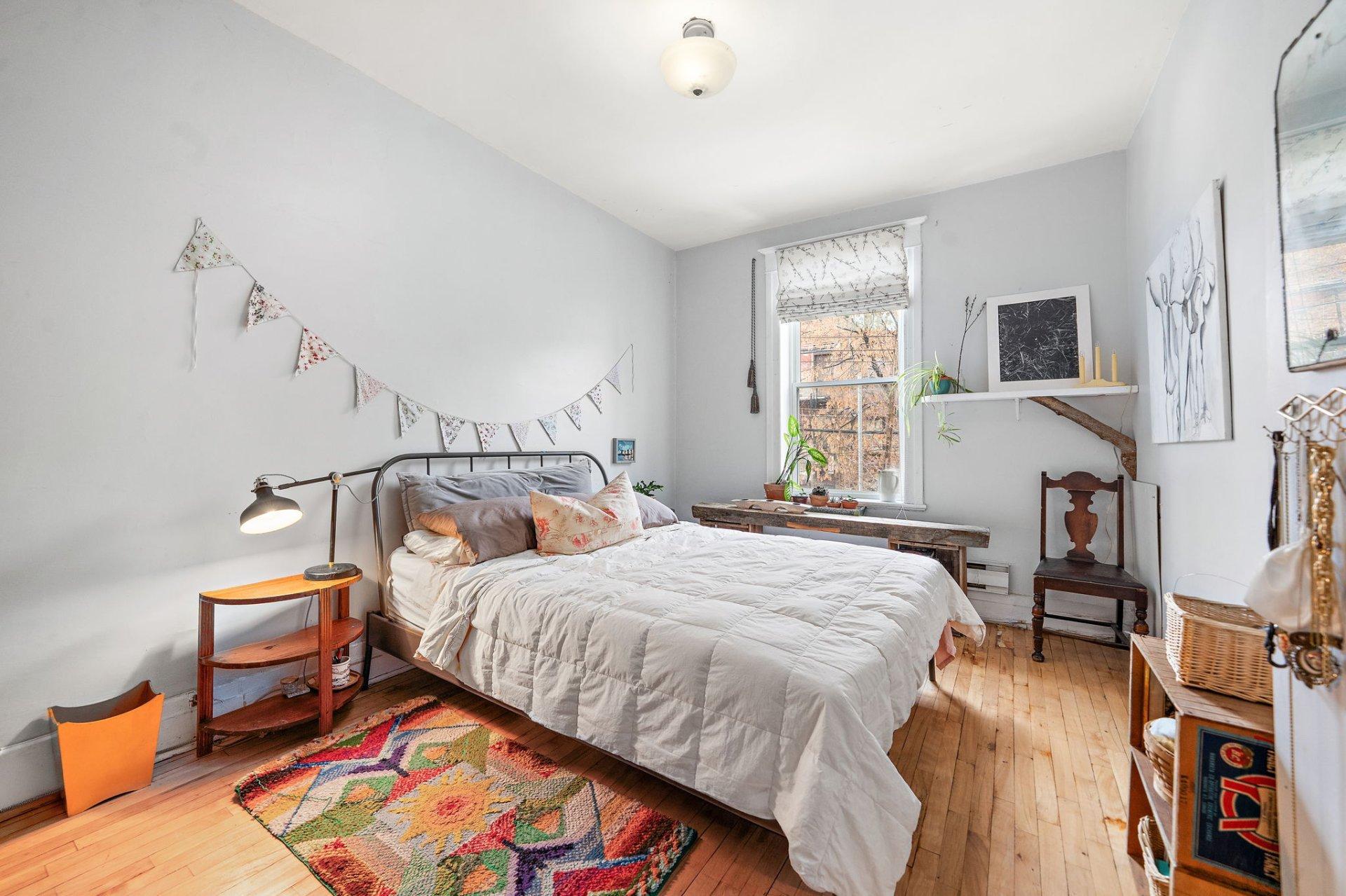 









7077

 - 7081


Av. Querbes

,
Montréal (Villeray/Saint-Michel/Parc-Extension),




QC
H3N2B3

