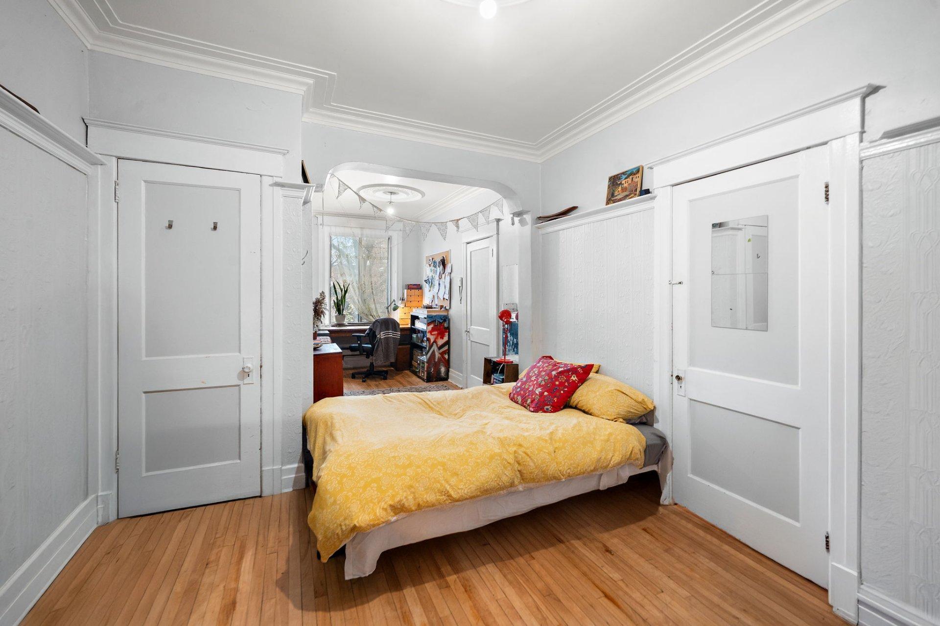 









7077

 - 7081


Av. Querbes

,
Montréal (Villeray/Saint-Michel/Parc-Extension),




QC
H3N2B3

