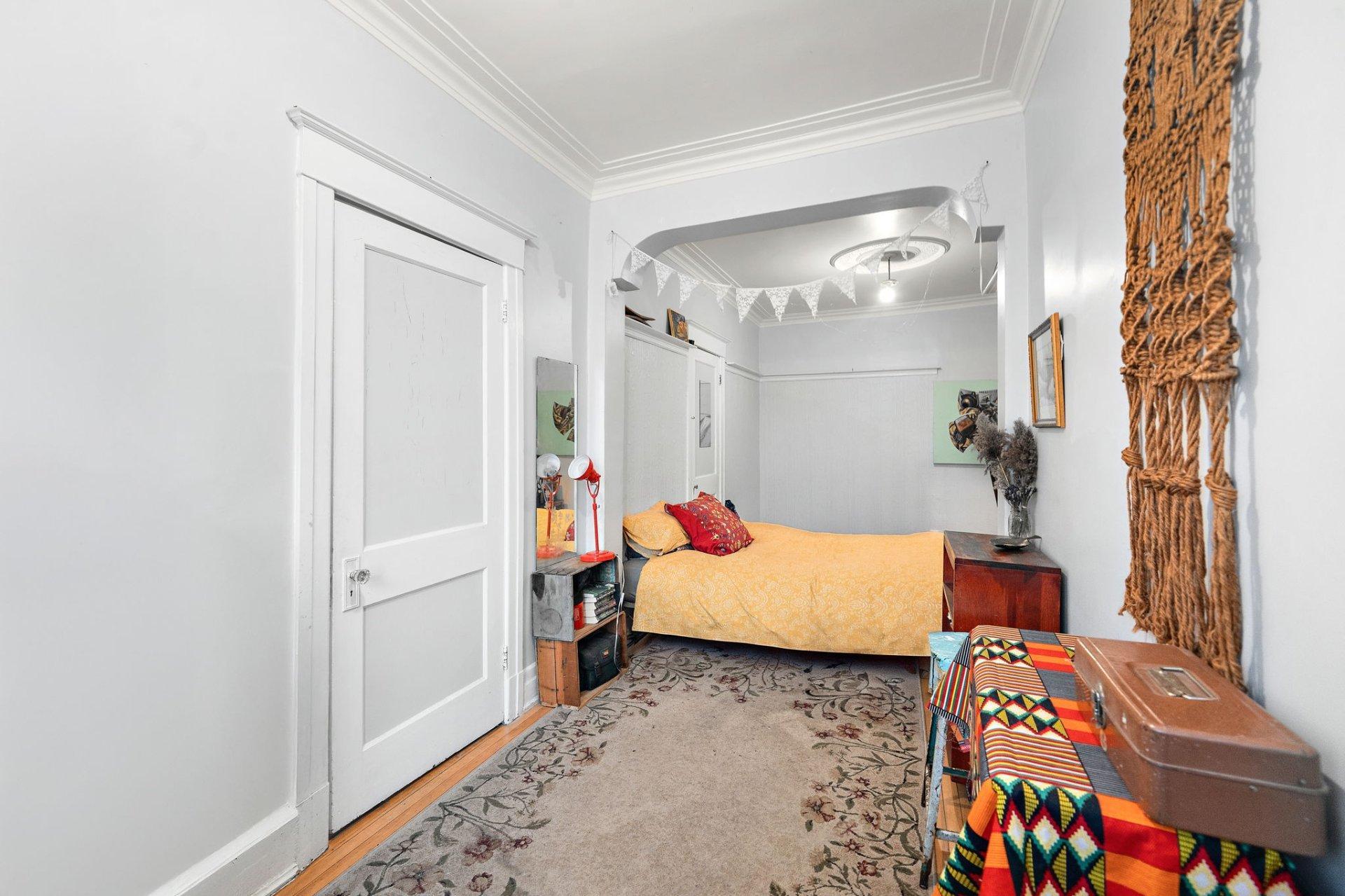 









7077

 - 7081


Av. Querbes

,
Montréal (Villeray/Saint-Michel/Parc-Extension),




QC
H3N2B3

