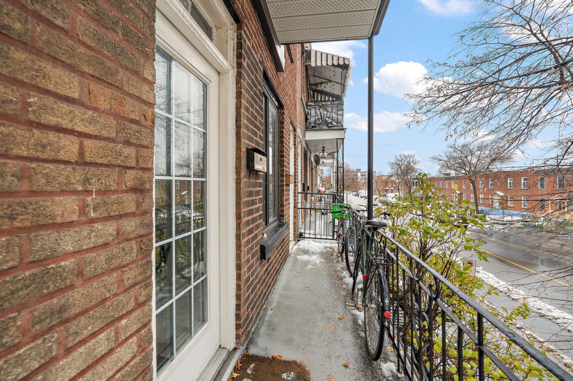 









7077

 - 7081


Av. Querbes

,
Montréal (Villeray/Saint-Michel/Parc-Extension),




QC
H3N2B3

