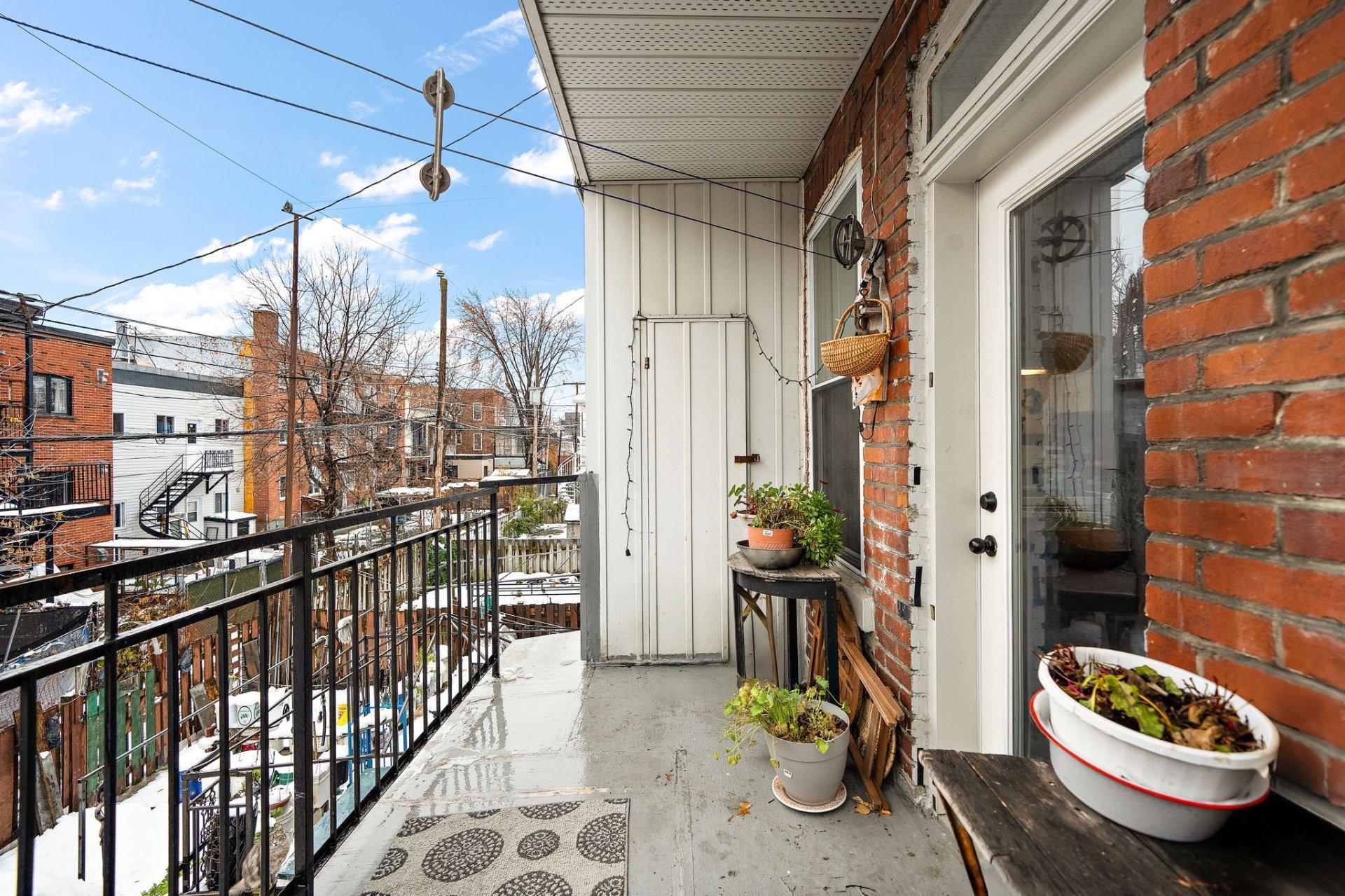 









7077

 - 7081


Av. Querbes

,
Montréal (Villeray/Saint-Michel/Parc-Extension),




QC
H3N2B3

