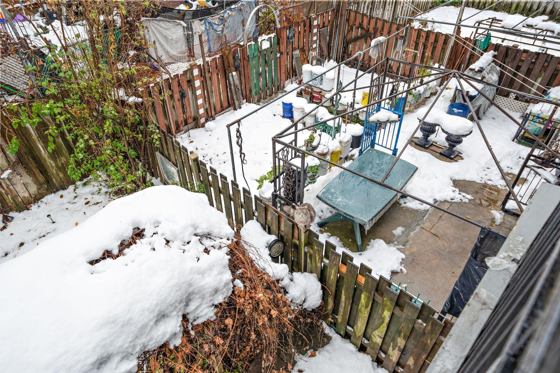 









7077

 - 7081


Av. Querbes

,
Montréal (Villeray/Saint-Michel/Parc-Extension),




QC
H3N2B3

