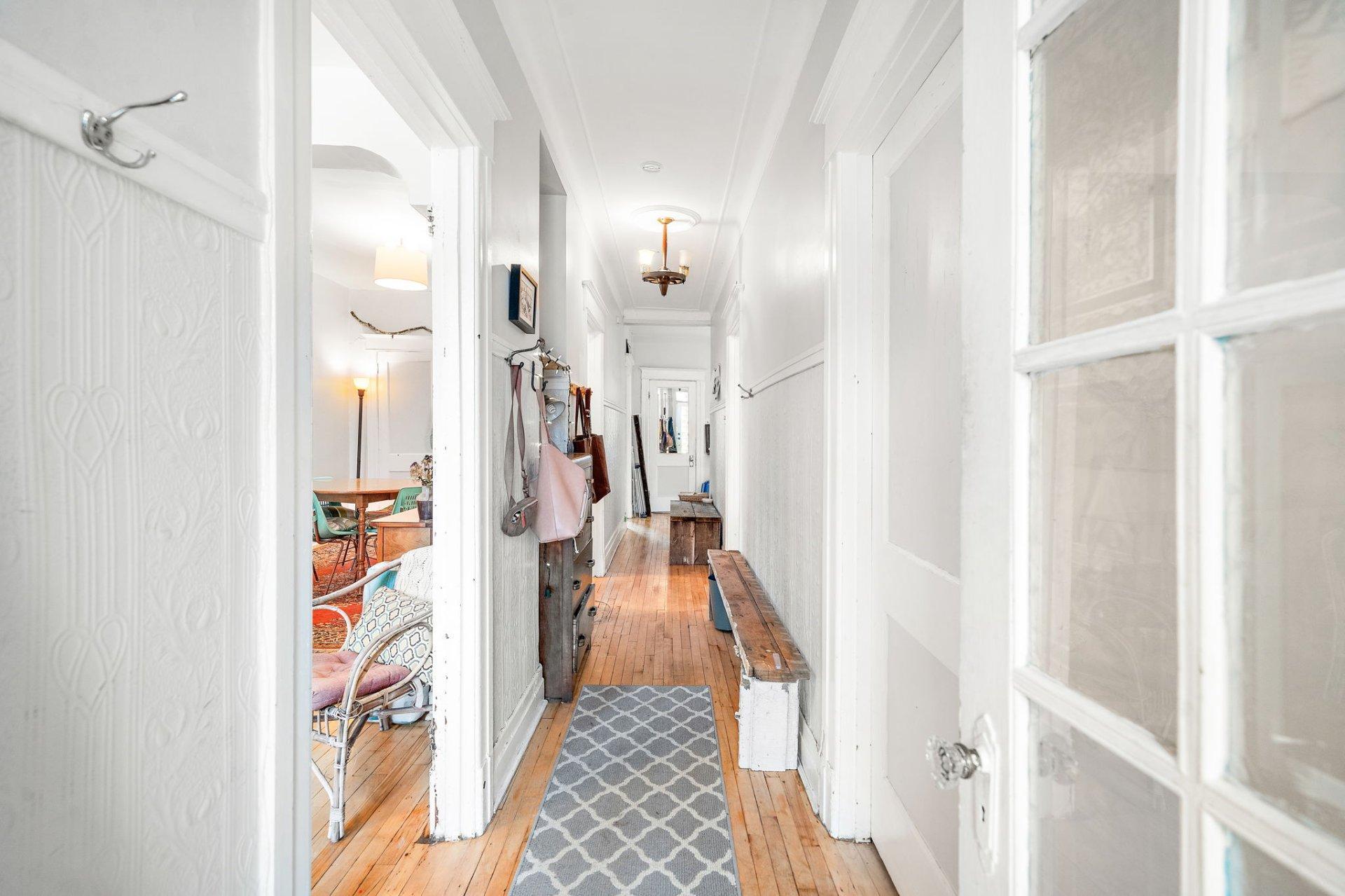 









7077

 - 7081


Av. Querbes

,
Montréal (Villeray/Saint-Michel/Parc-Extension),




QC
H3N2B3

