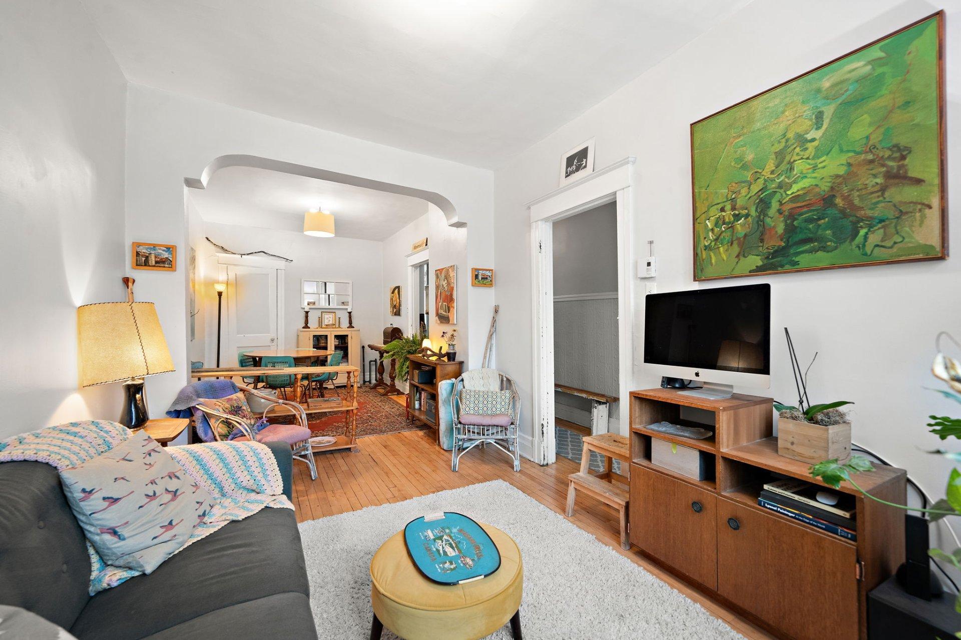 









7077

 - 7081


Av. Querbes

,
Montréal (Villeray/Saint-Michel/Parc-Extension),




QC
H3N2B3

