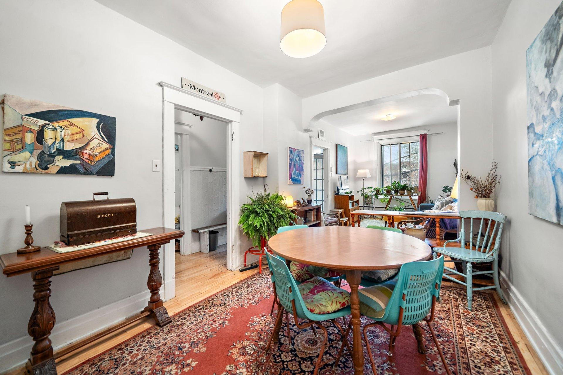 









7077

 - 7081


Av. Querbes

,
Montréal (Villeray/Saint-Michel/Parc-Extension),




QC
H3N2B3

