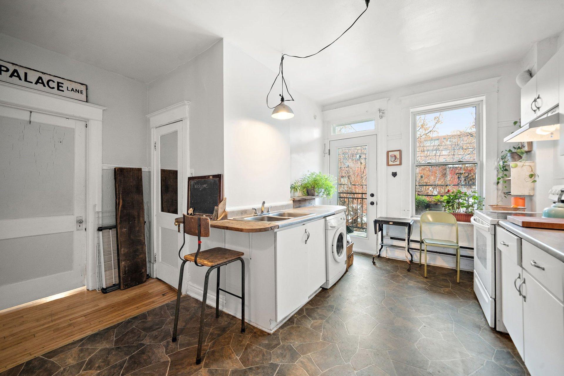 









7077

 - 7081


Av. Querbes

,
Montréal (Villeray/Saint-Michel/Parc-Extension),




QC
H3N2B3

