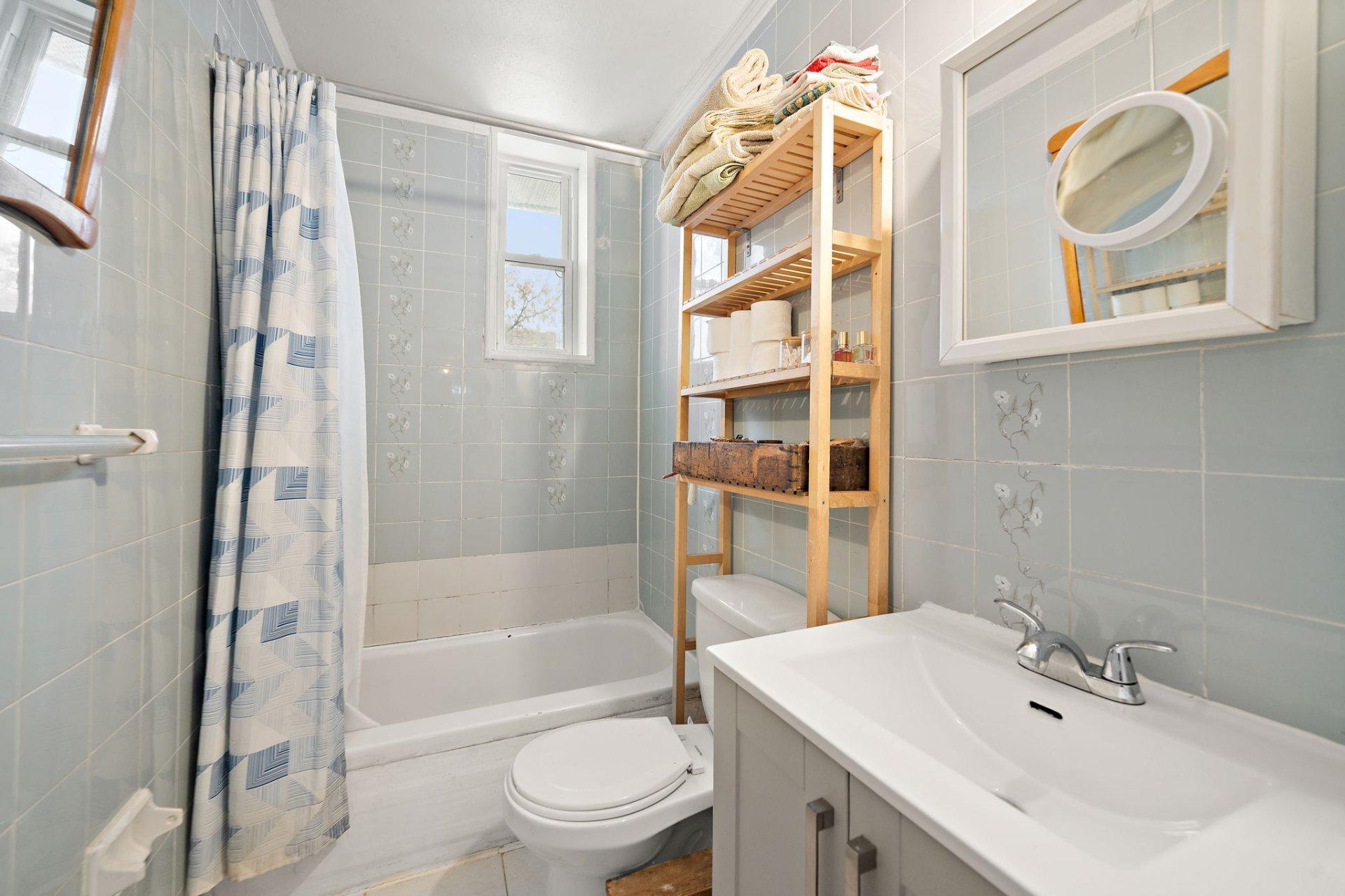 









7077

 - 7081


Av. Querbes

,
Montréal (Villeray/Saint-Michel/Parc-Extension),




QC
H3N2B3

