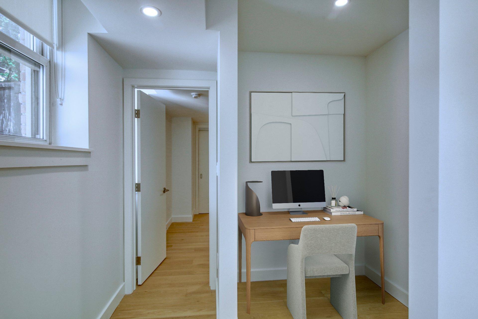 









10


Av. Rosemount

, 2,
Westmount,




QC
H3Y3K4

