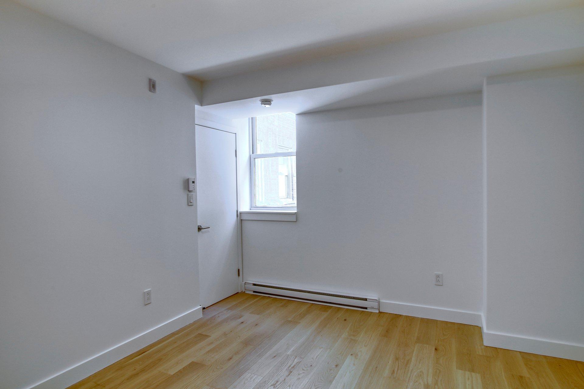 









10


Av. Rosemount

, 2,
Westmount,




QC
H3Y3K4

