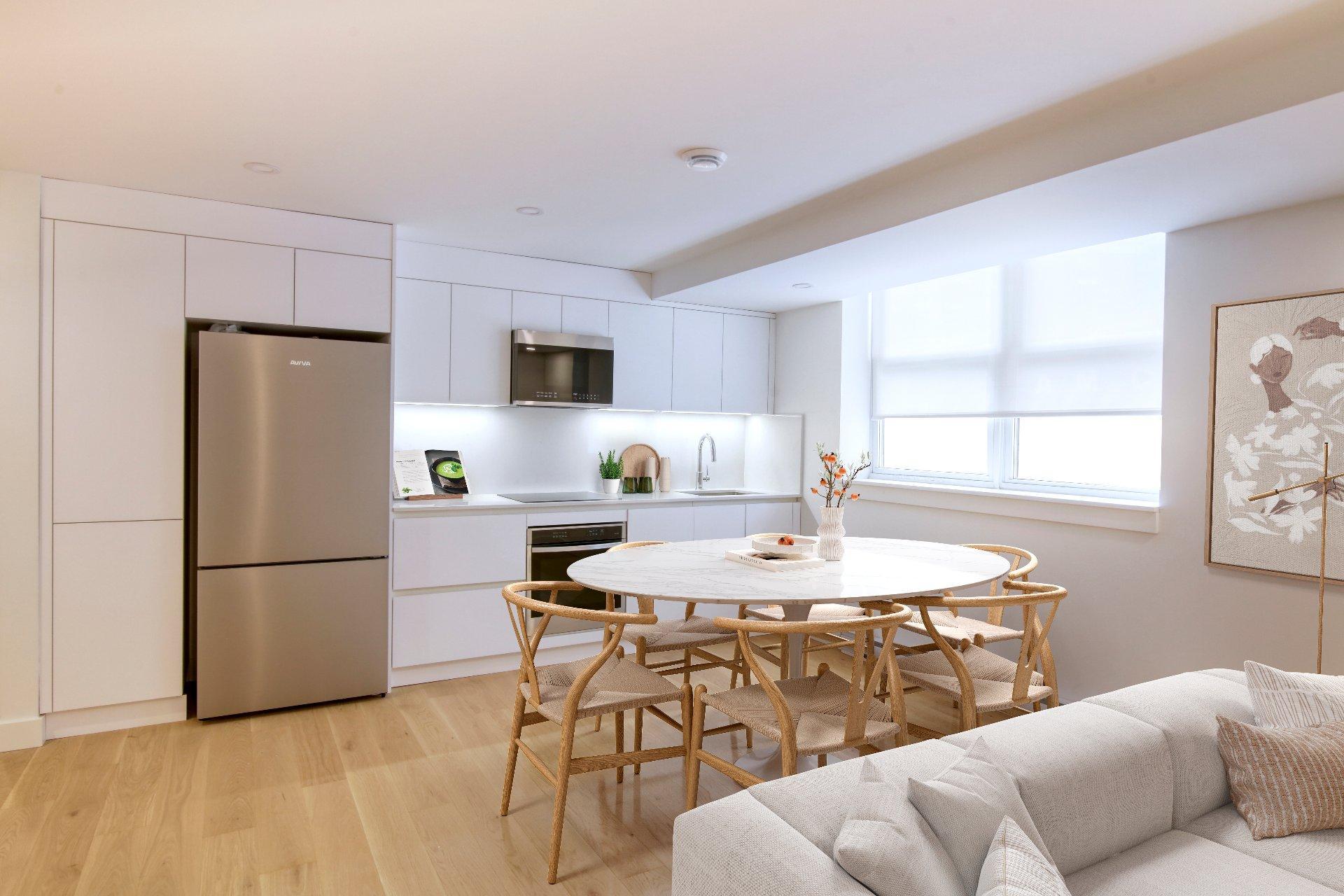 









10


Av. Rosemount

, 3,
Westmount,




QC
H3Y3K4

