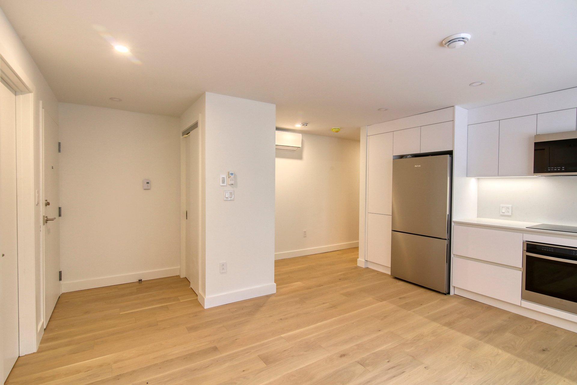 









10


Av. Rosemount

, 3,
Westmount,




QC
H3Y3K4

