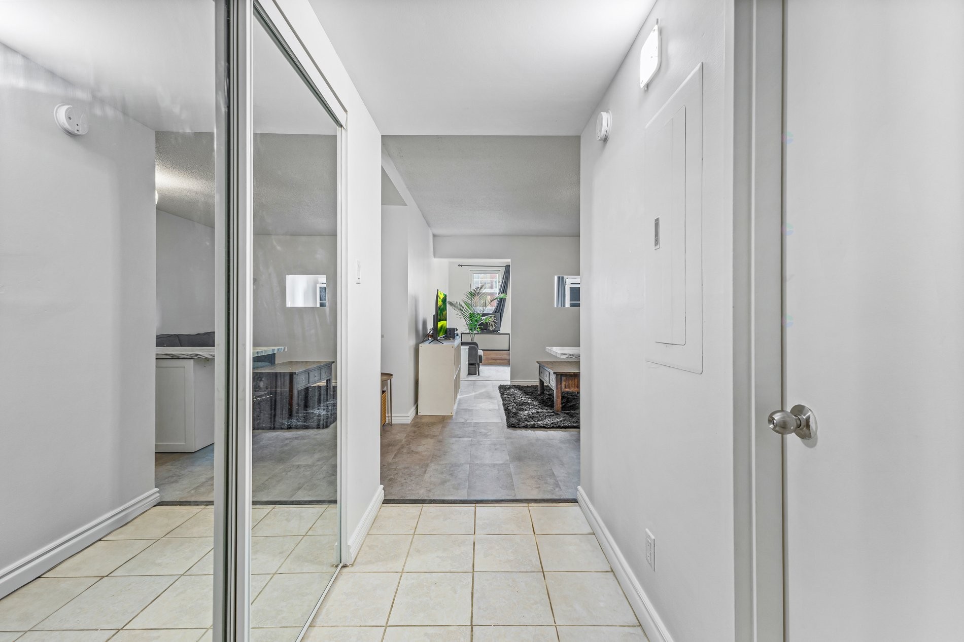 









1055


Rue St-Mathieu

, 851,
Montréal (Ville-Marie),




QC
H3H2S3

