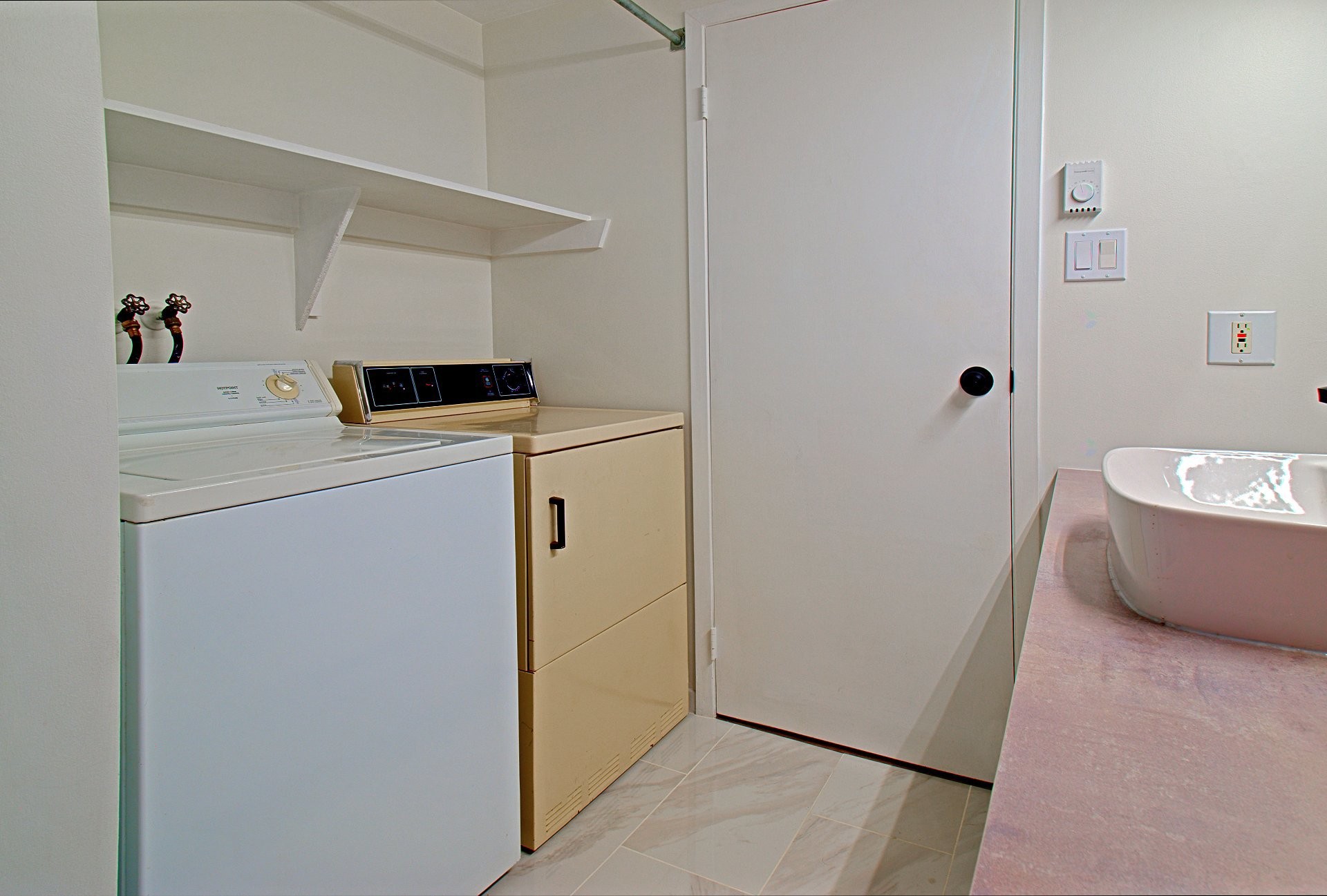 









462


Boul. Alexandre-Taché

, 402,
Gatineau (Hull),




QC
J9J0C2

