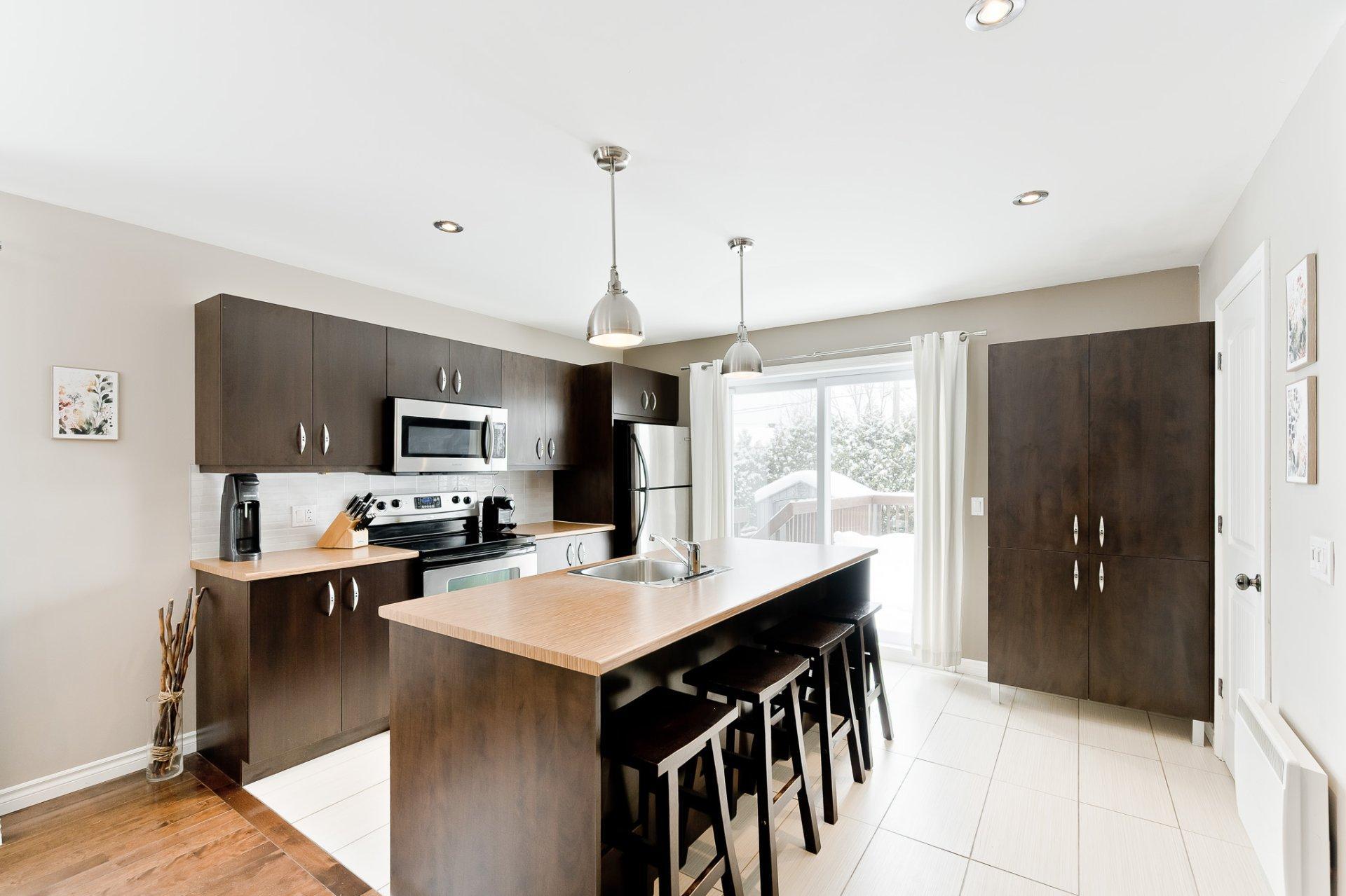 









1301


Rue Marini

,
Sherbrooke (Brompton/Rock Forest/Saint-Élie/Deauville),




QC
J1N0L1

