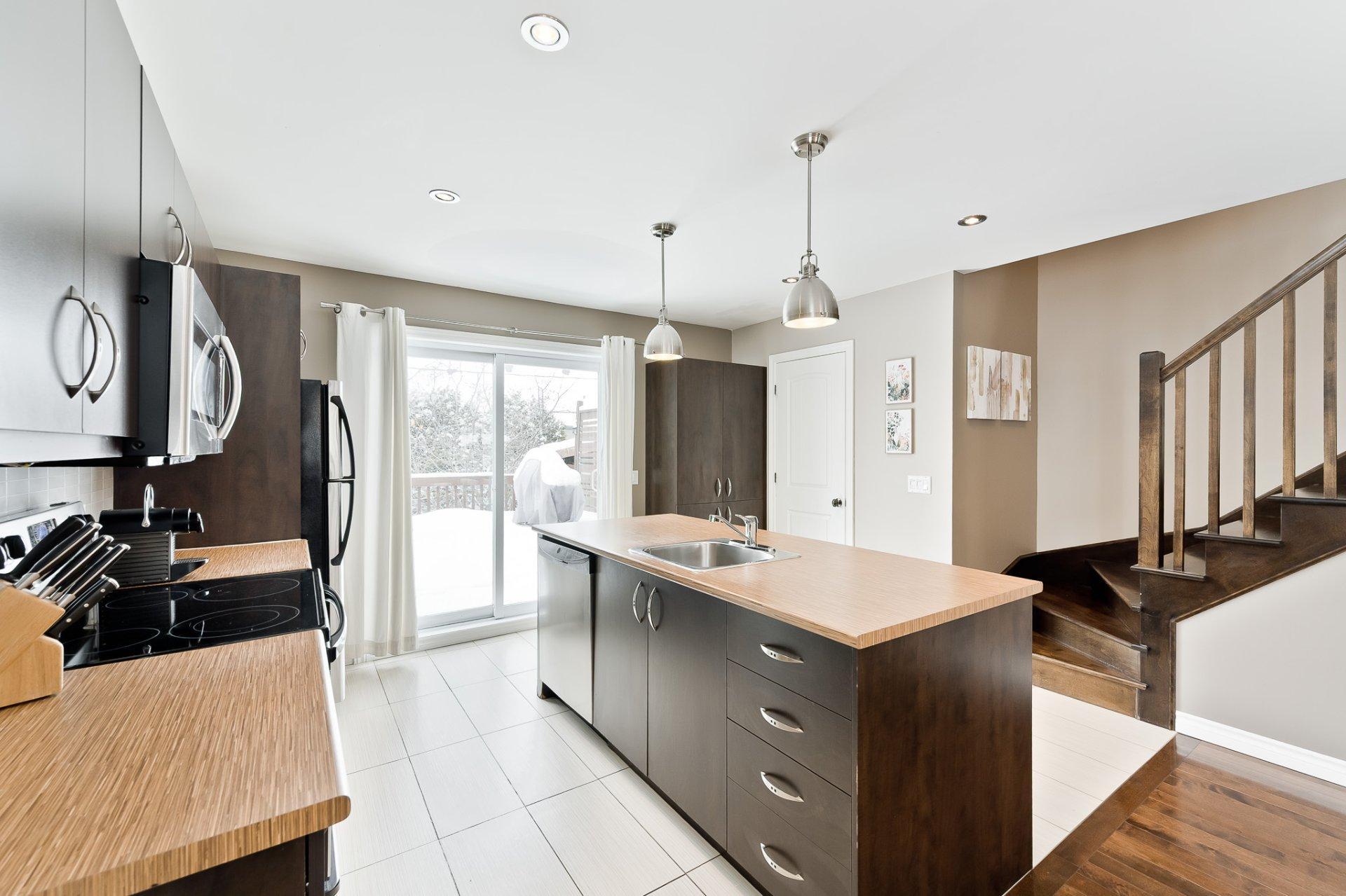 









1301


Rue Marini

,
Sherbrooke (Brompton/Rock Forest/Saint-Élie/Deauville),




QC
J1N0L1

