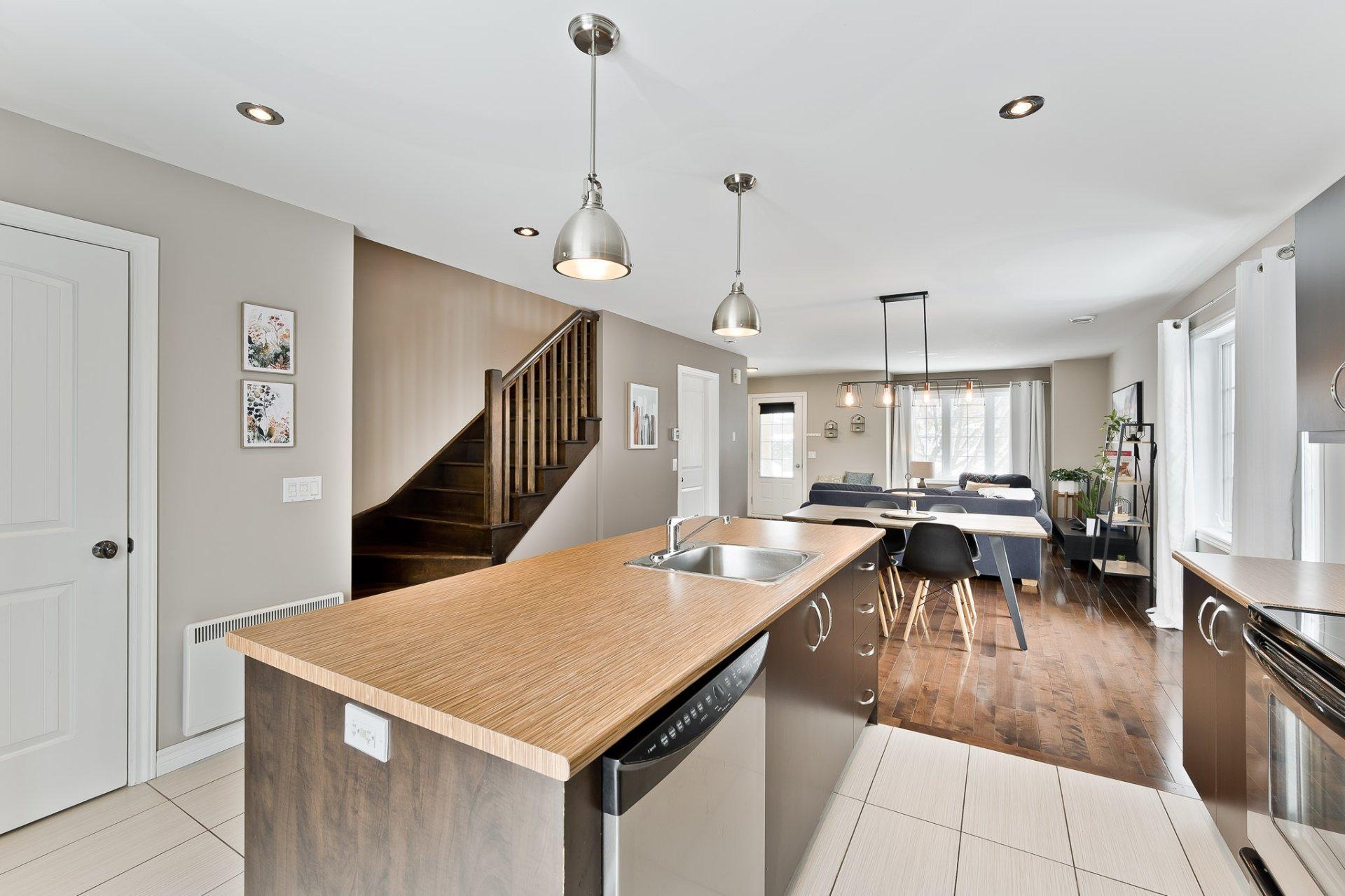 









1301


Rue Marini

,
Sherbrooke (Brompton/Rock Forest/Saint-Élie/Deauville),




QC
J1N0L1

