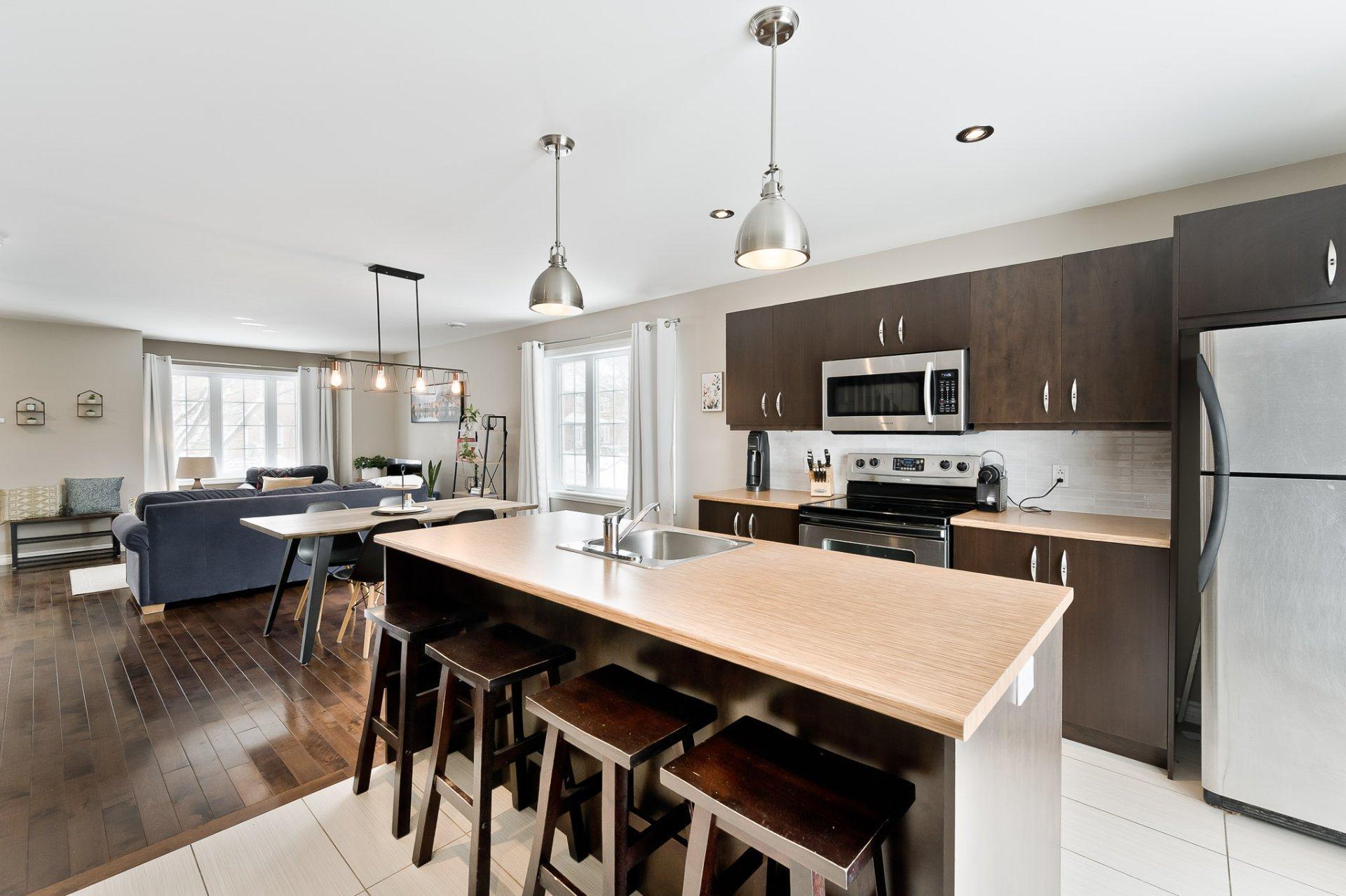 









1301


Rue Marini

,
Sherbrooke (Brompton/Rock Forest/Saint-Élie/Deauville),




QC
J1N0L1

